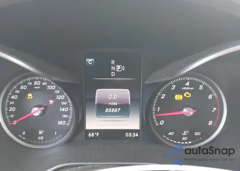 2015 Mercedes-Benz C 300 4Matic z USA, uszkodzony, nr VIN 55SWF4KB0FU090967